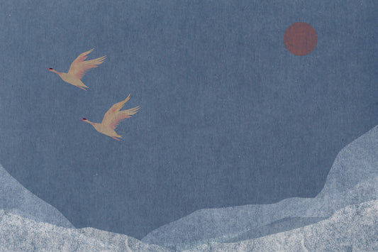 Papier peint panoramique Oiseaux en plein vol au-dessus de collines texturées