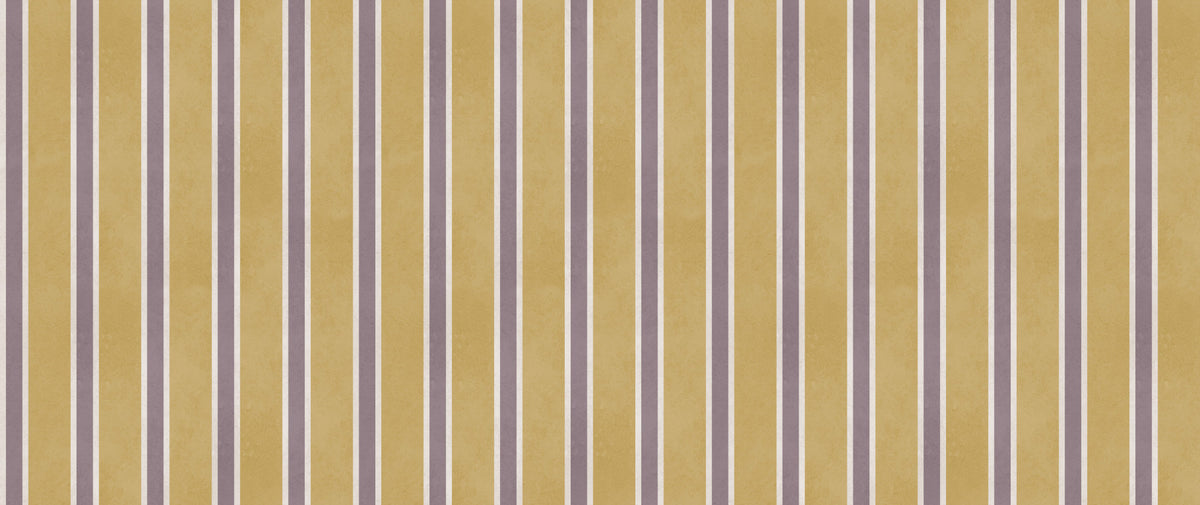 Vertikal gestreiftes Muster in goldockerfarbener Wandtapete in your room — zoomed