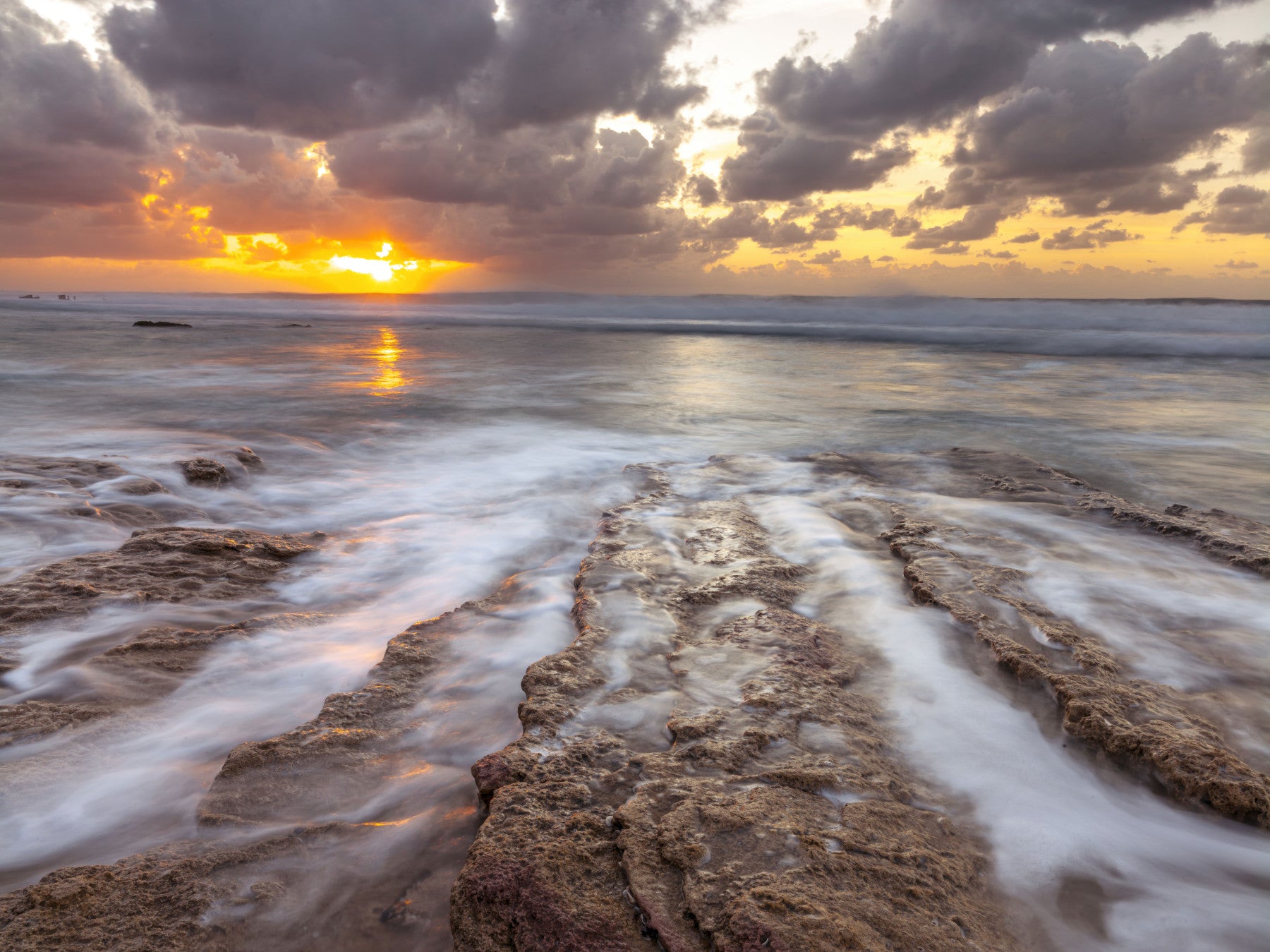 Papier peint panoramique Horizon coucher de soleil océan doré