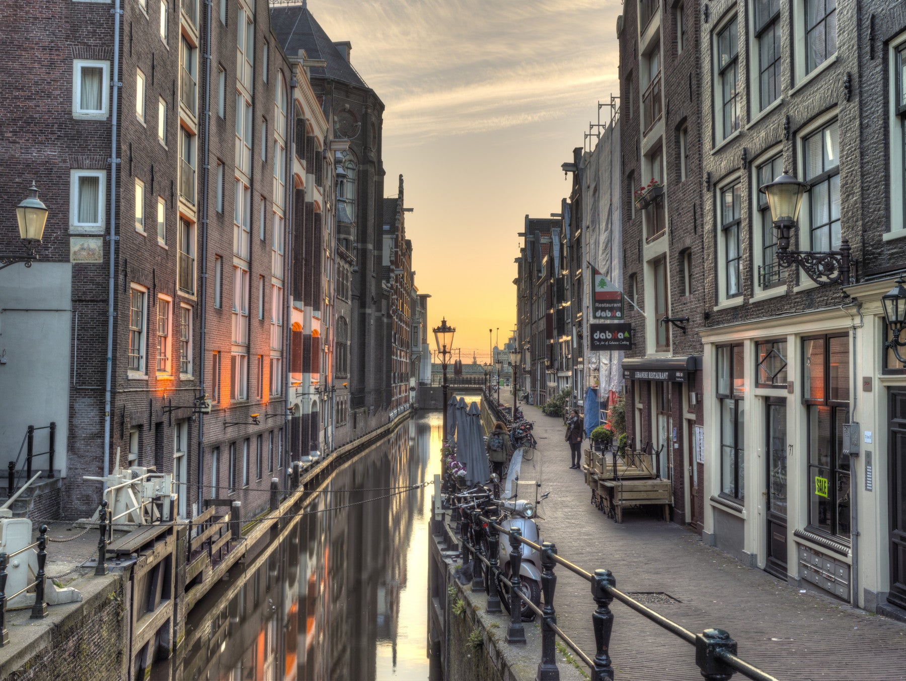 Mural de Pared Escena del Canal en la Hora Dorada de Ámsterdam