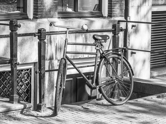 Fresque murale de ruelle urbaine avec bicyclettes