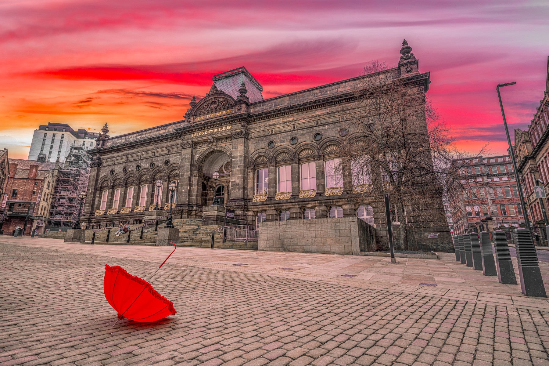 Wandbild Urban Red Umbrella Sunset