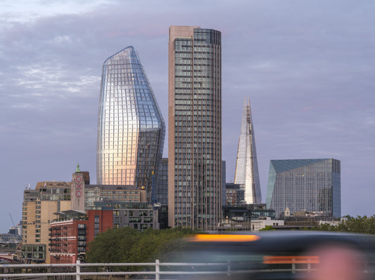 Vægmaleri med udsigt over Londons metropolitanske skyline