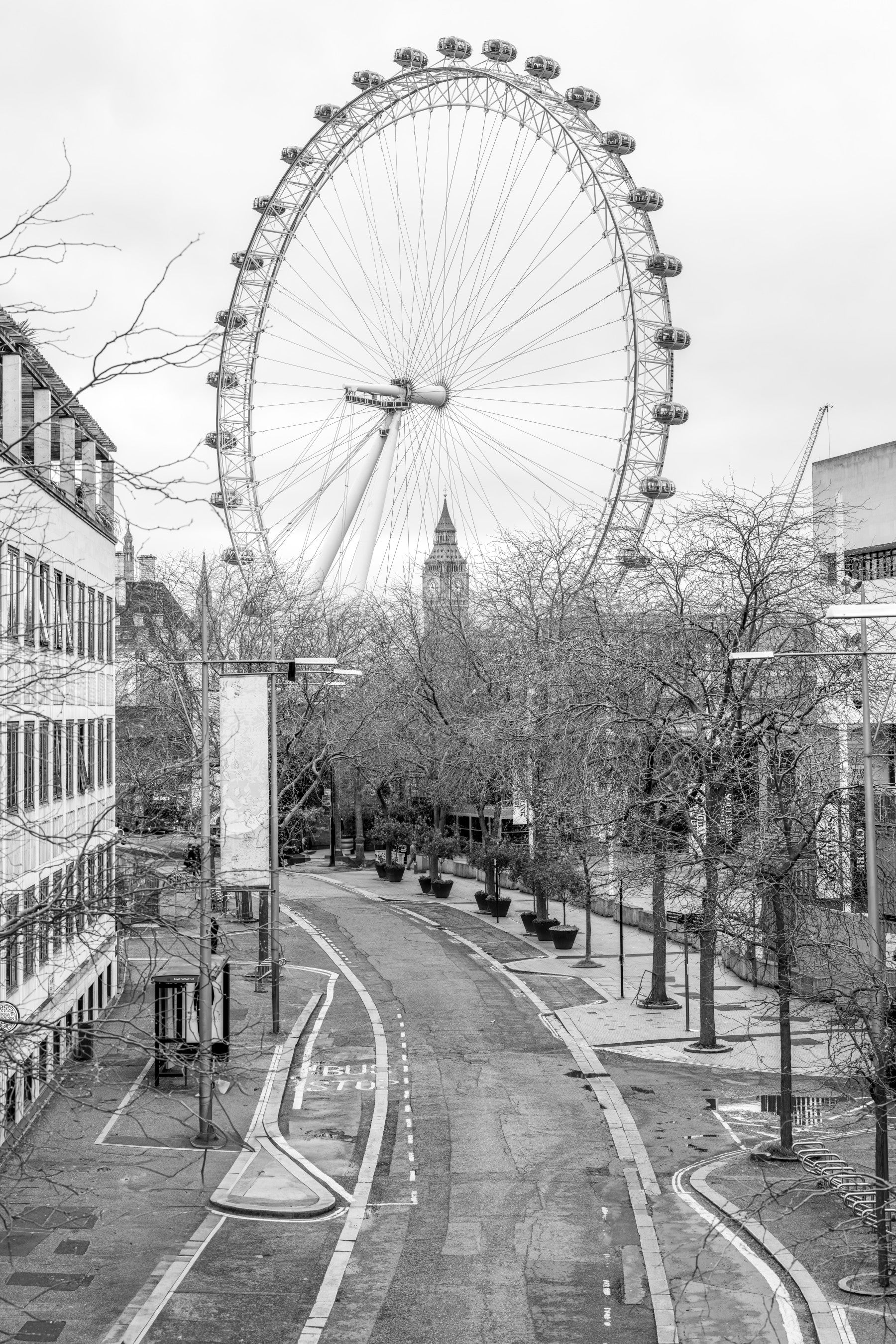 Papier peint panoramique monochrome de la ligne d'horizon des monuments de Londres