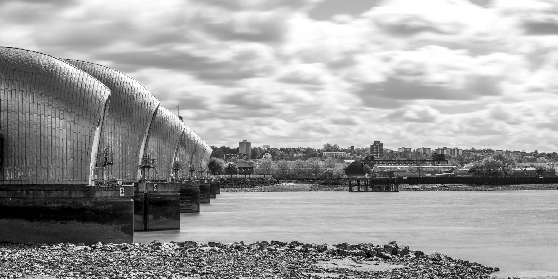 Vægmaleri med udsigt til Thames Flood Barrier