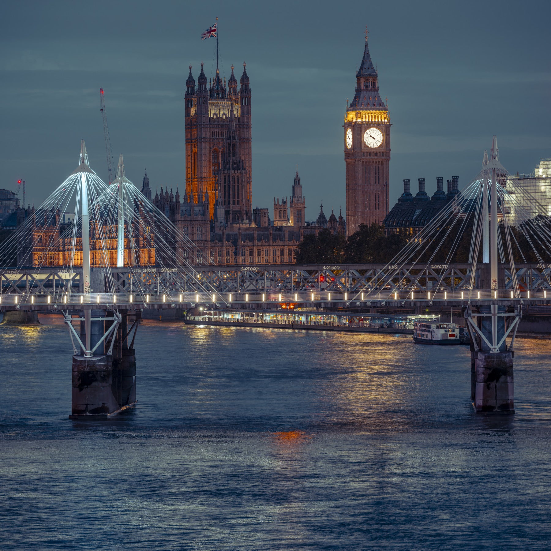 Murale da parete Skyline al crepuscolo di Londra con ponte