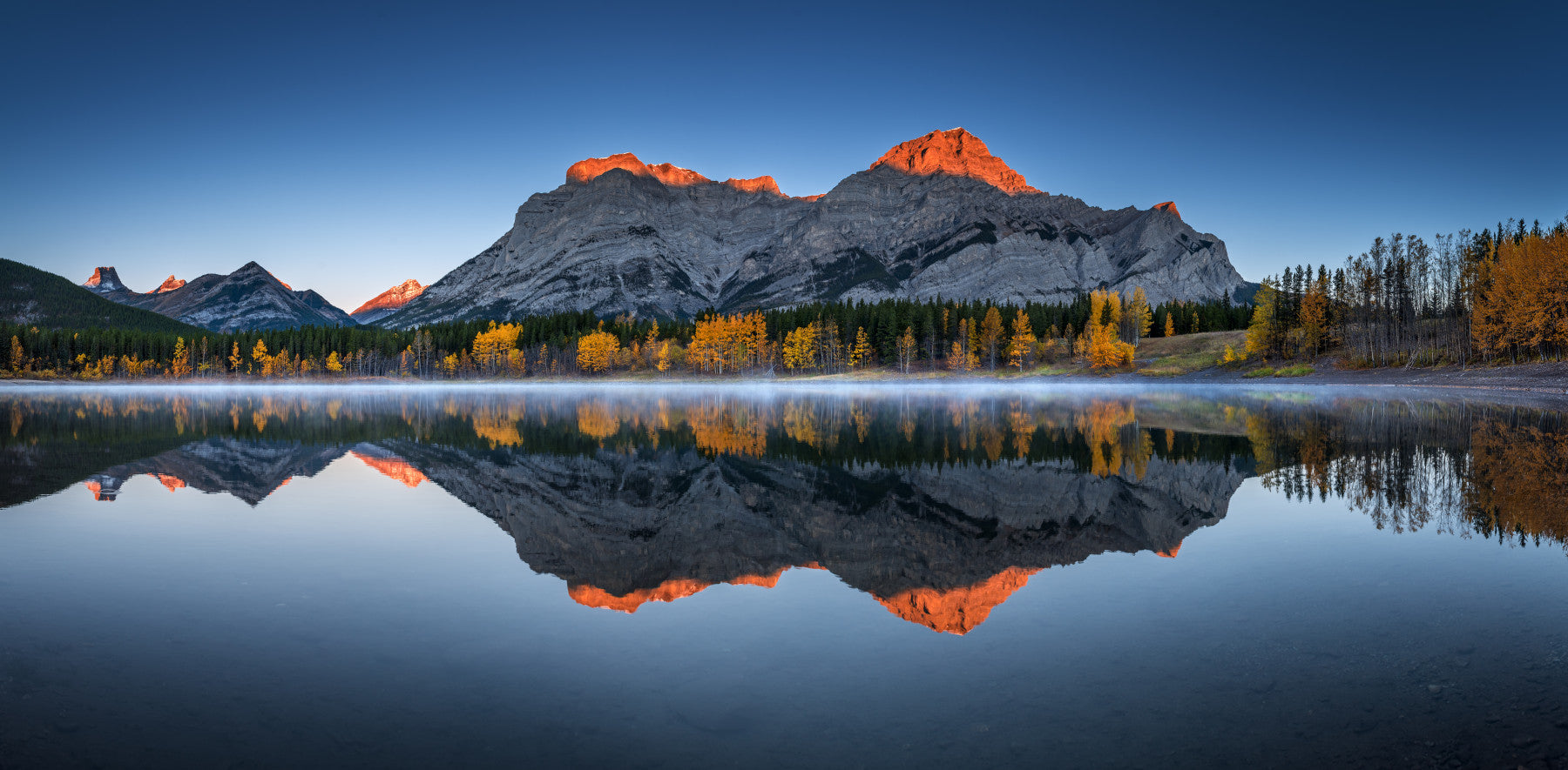 Papel de Parede Mural Reflexo Alpino Golden Peak