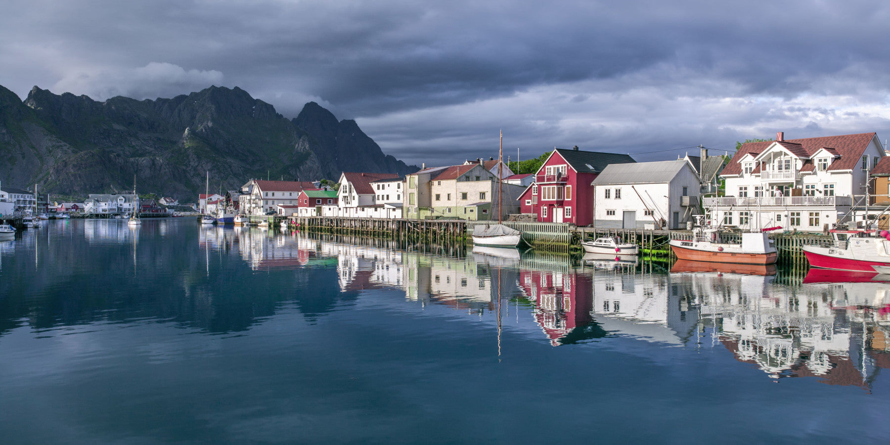 Wandbild Nordic Mountain Village Waterfront