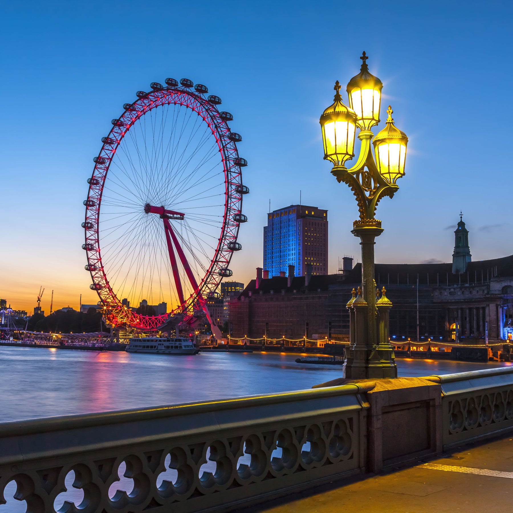 Papier peint panoramique London Eye au crépuscule in your room — zoomed
