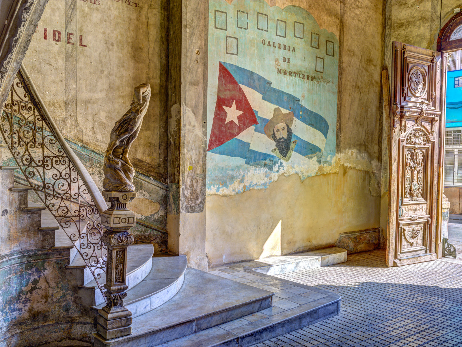 Frescă murală arhitecturală colonială învechită