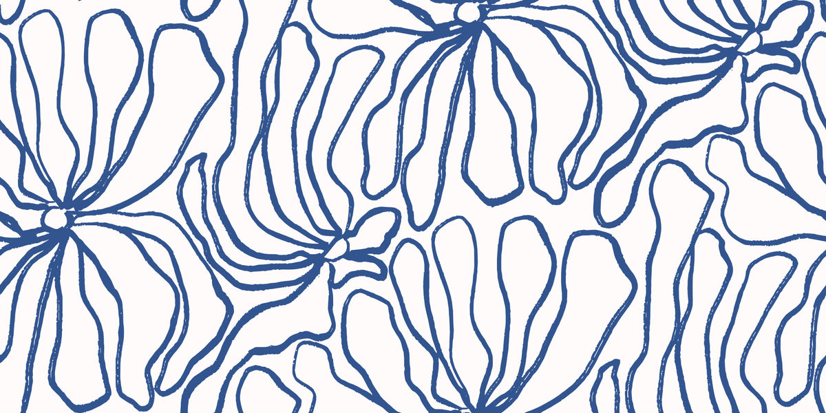Minimalistische Tapete „Blue Contour Blooms“ in your room — zoomed