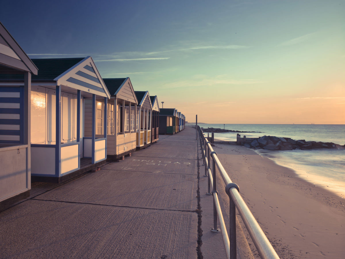 Wandbild „Blick auf die Promenade im Sonnenaufgang“ in your room — zoomed