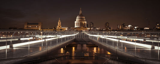 Fresque murale panoramique de la cathédrale Saint-Paul et du pont, vue nocturne