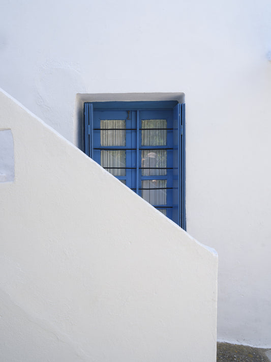 Murale da parete minimalista con intonaco e persiane mediterranei