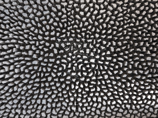 Papier peint panoramique à motif sculptural gris en relief