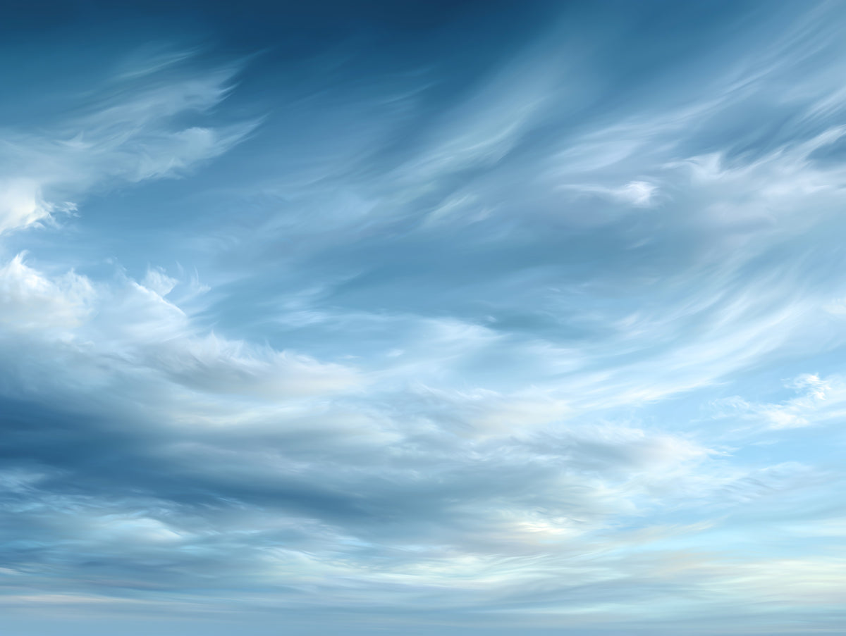 Abstraktes Wandbild mit Wolken, zarten Schwaden und bewegtem Himmel in your room — zoomed