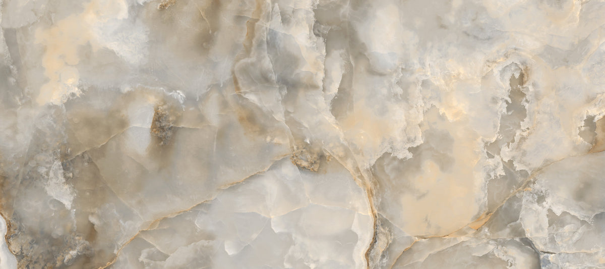 Mural de pared con vetas de mármol en tonos crema y topo, sereno