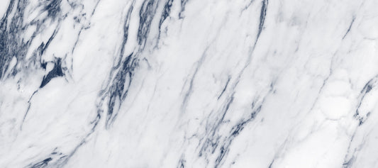 Papier peint panoramique avec veines de marbre classiques bleues et blanches