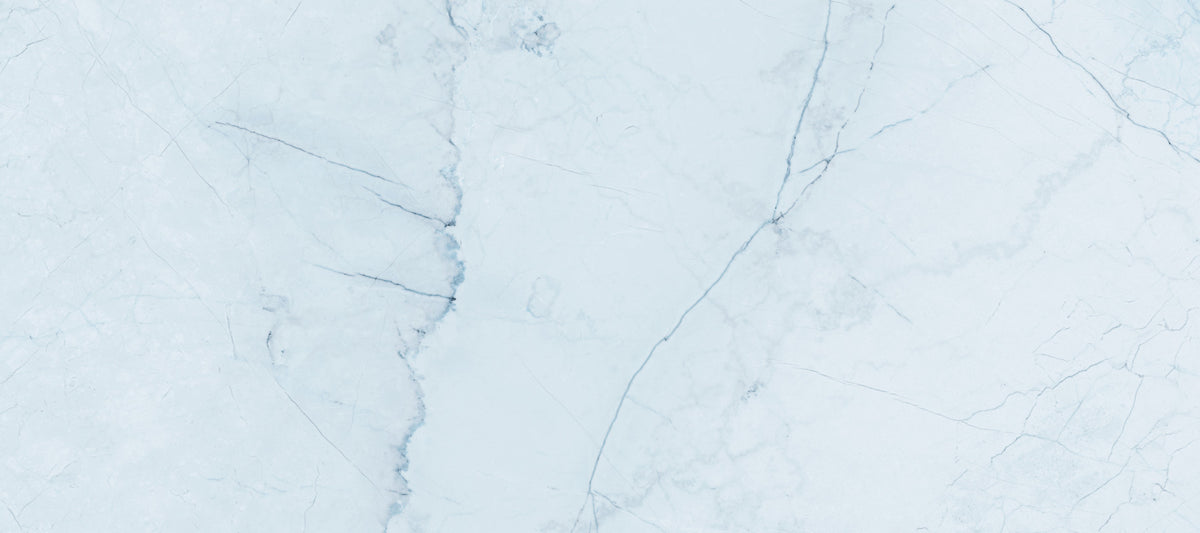 Ruhiges Wandbild mit einer Marmorplatte in Eisblau in your room — zoomed