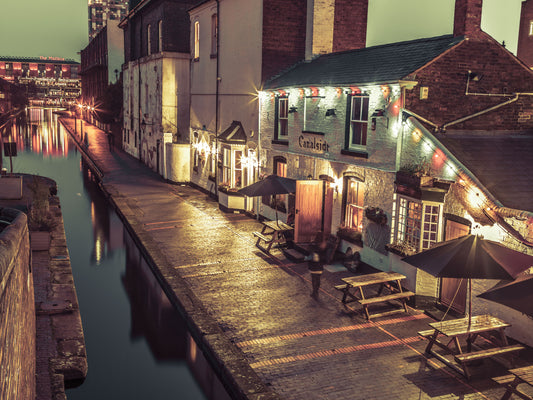 Murale panoramico del sentiero lungo il canale al tramonto