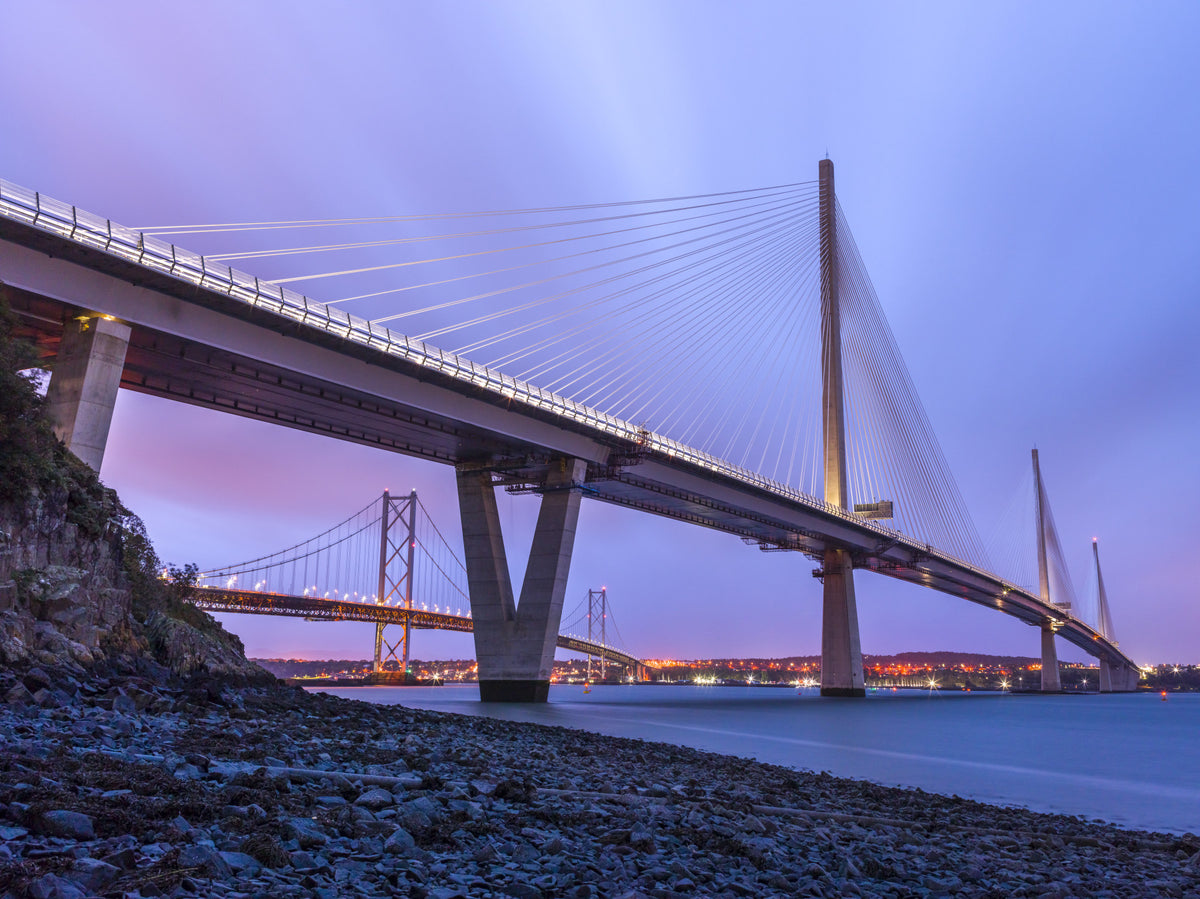 Papier peint panoramique architectural au crépuscule du pont du Forth in your room