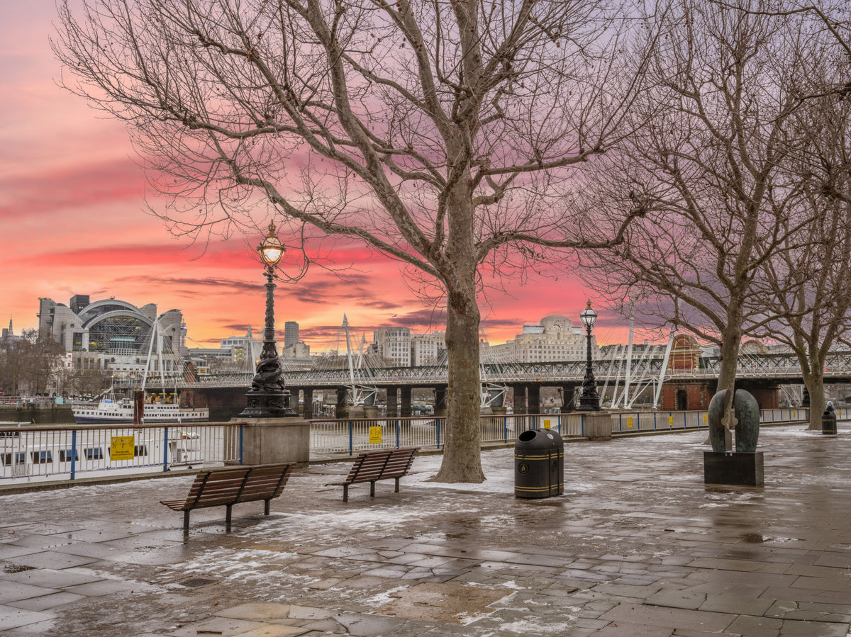 Fresque murale « Crépuscule flamboyant sur le quai de Londres »