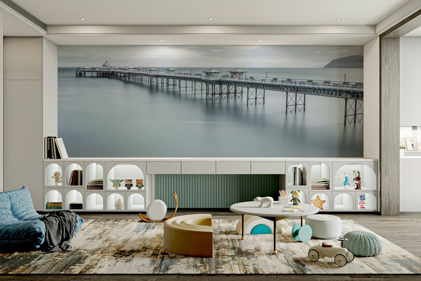 A close-up of the delicate pier and misty water.

