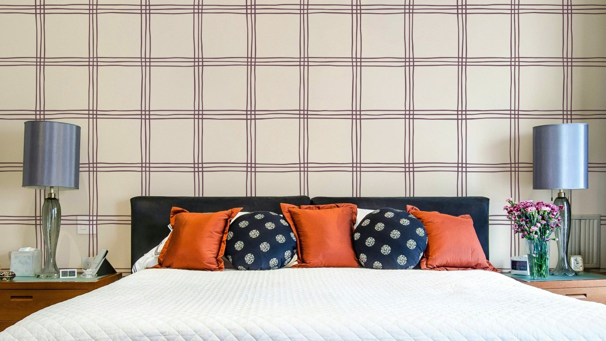 Organic Grid Mauve Beige Wallpaper with soft hand-drawn lines.

