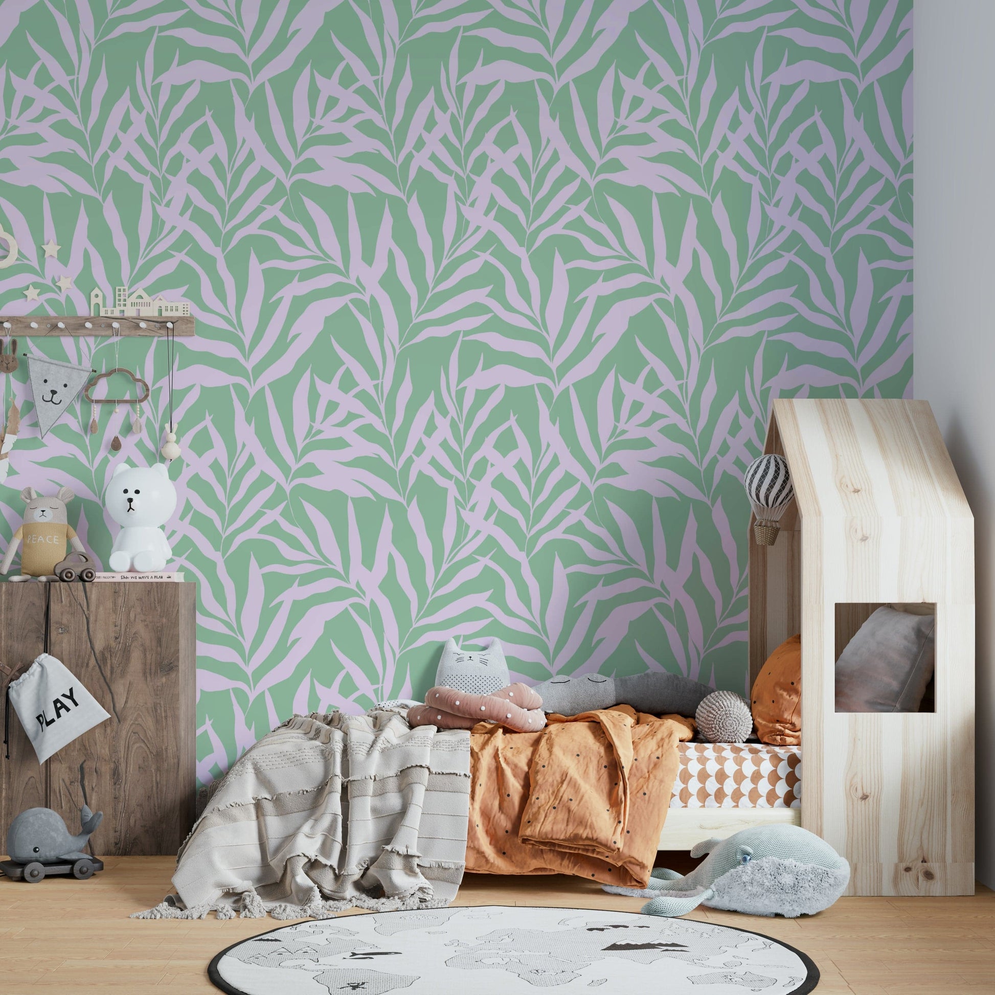 Wavy palms wallpaper with a tropical design

