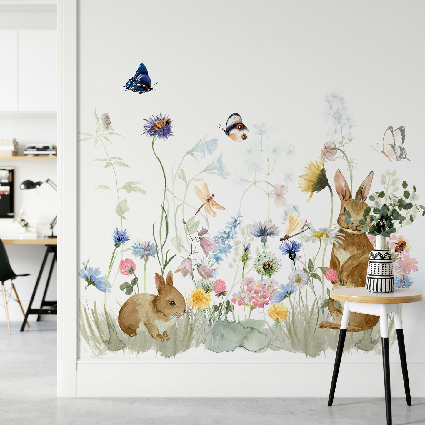 Garden wallpaper for walls with woodland animals


