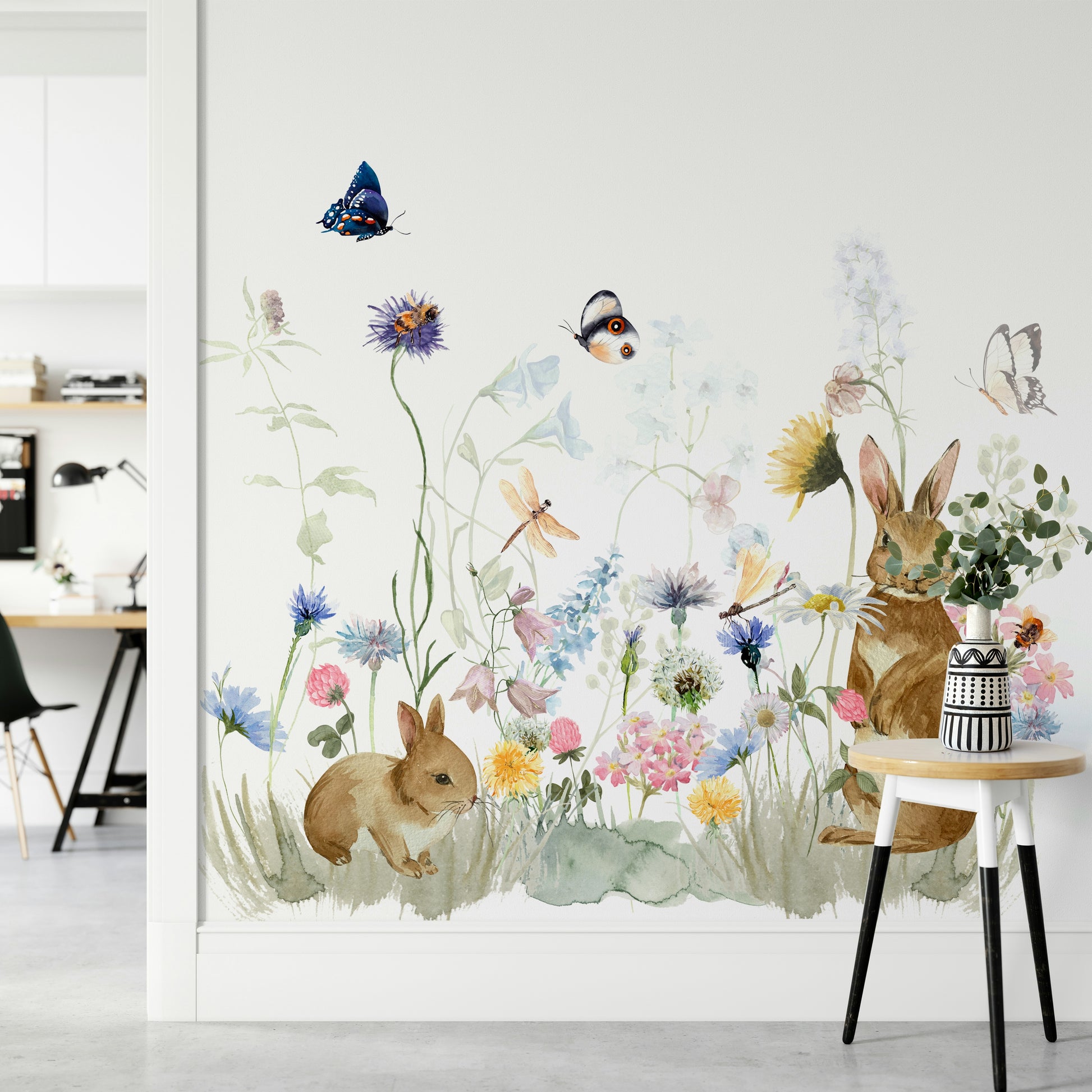 Garden wallpaper for walls with woodland animals

