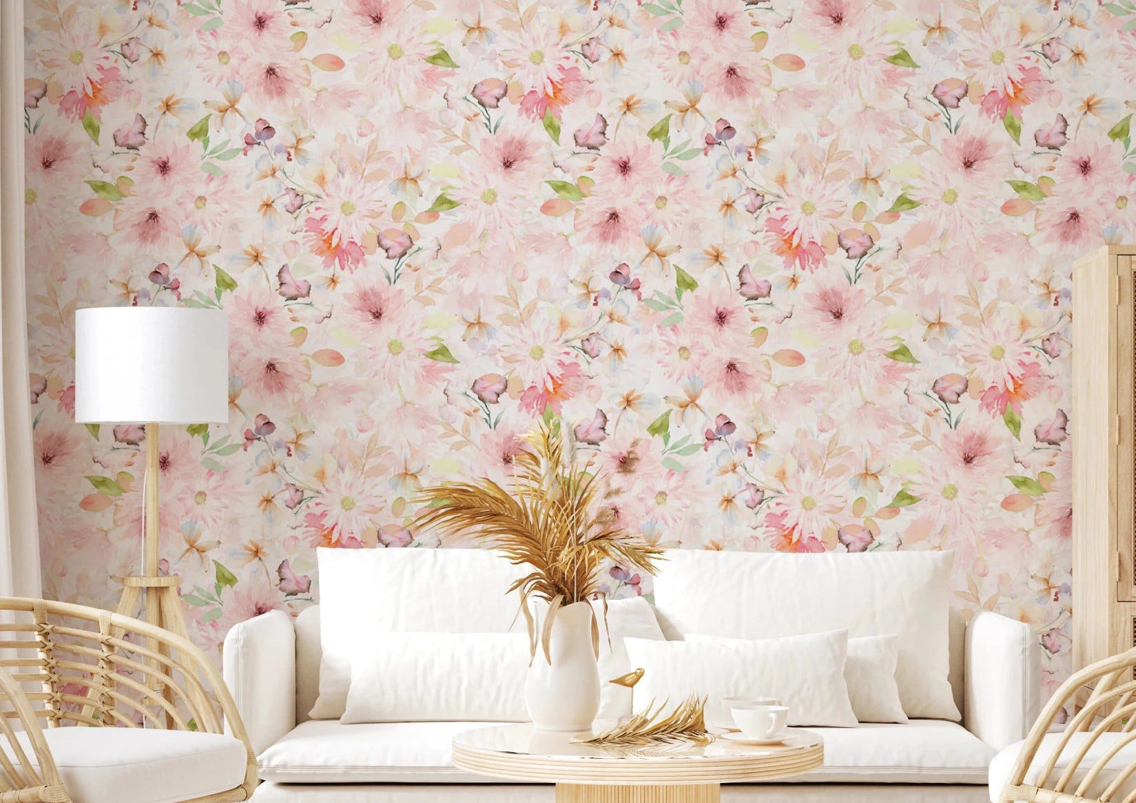 Entdecken Sie unsere zarte, rosafarbene Aquarell-Tapete mit Blumenmuster