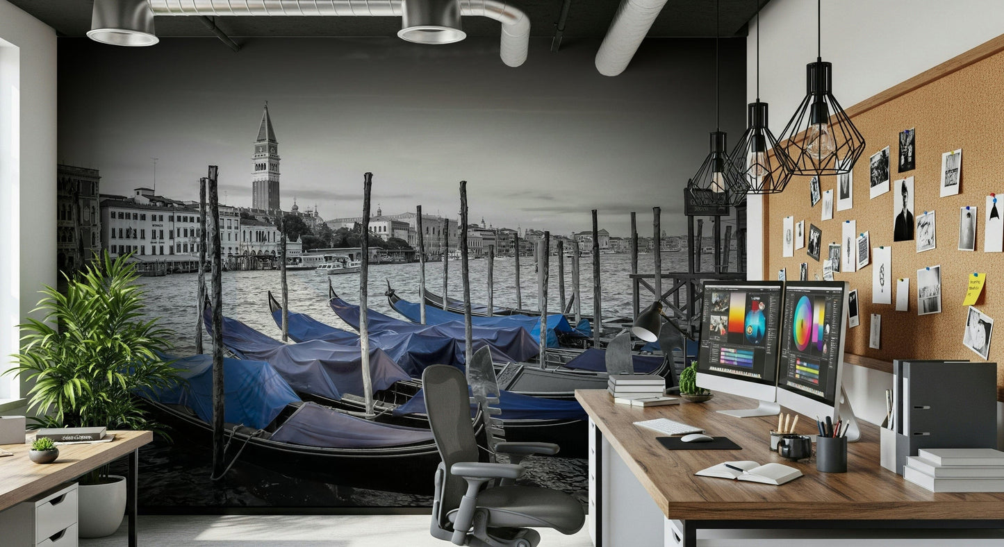 Grand Canal wallpaper in bedroom, calm blue tones, classic Italian architecture