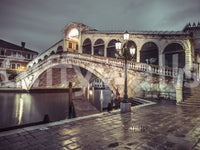 Evening atmosphere, Rialto Bridge mural, exquisite details, architectural wallpaper.