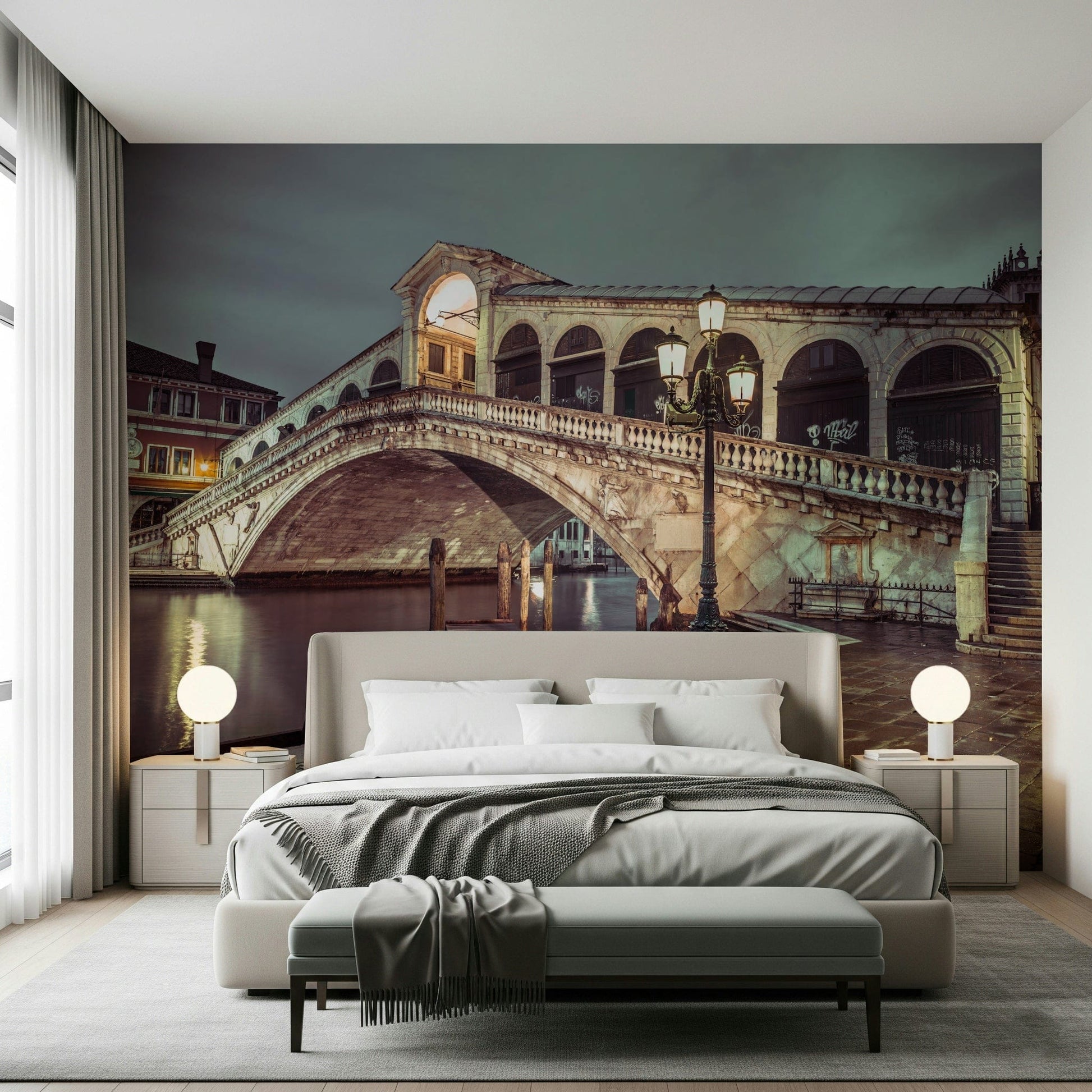 Stone steps, water access, Rialto Bridge wallpaper for walls, stunning city image.