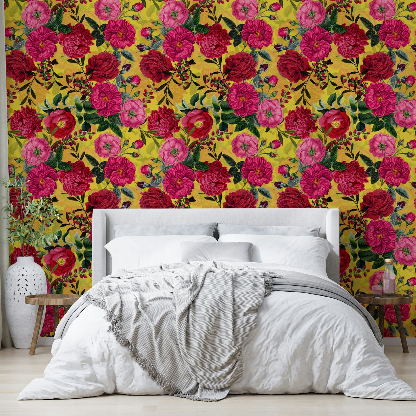 Classic floral wallpaper with bold roses and intricate vintage patterns.


