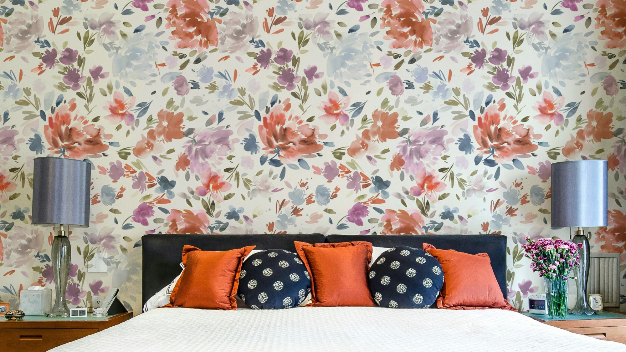Watercolor Classy Roses Red Blue Wallpaper with elegant red and blue blooms.

