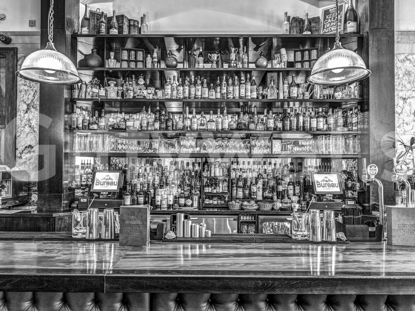 The wallpaper has a smooth, non-reflective matte finish.

