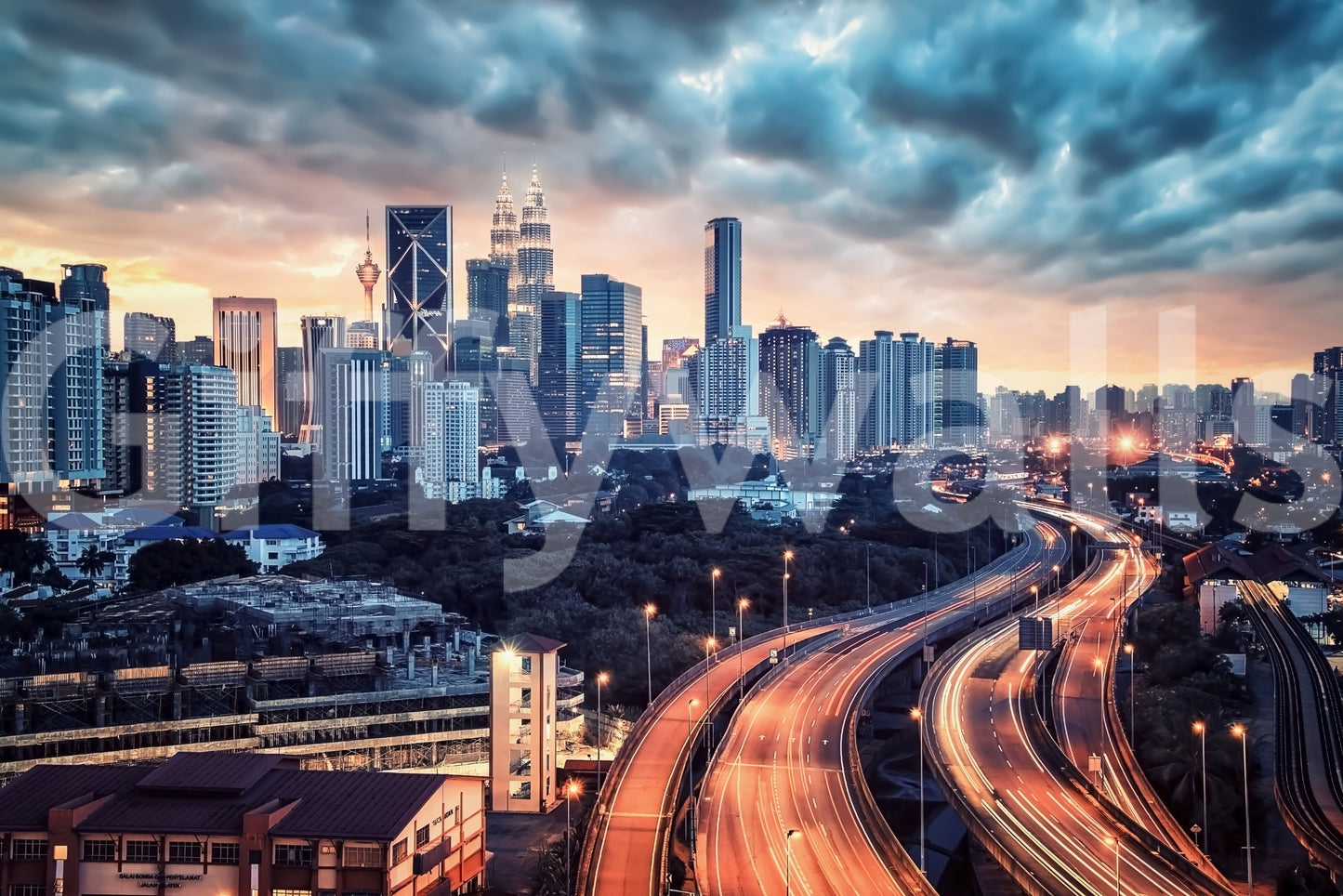 都市景観の夜明けの壁画