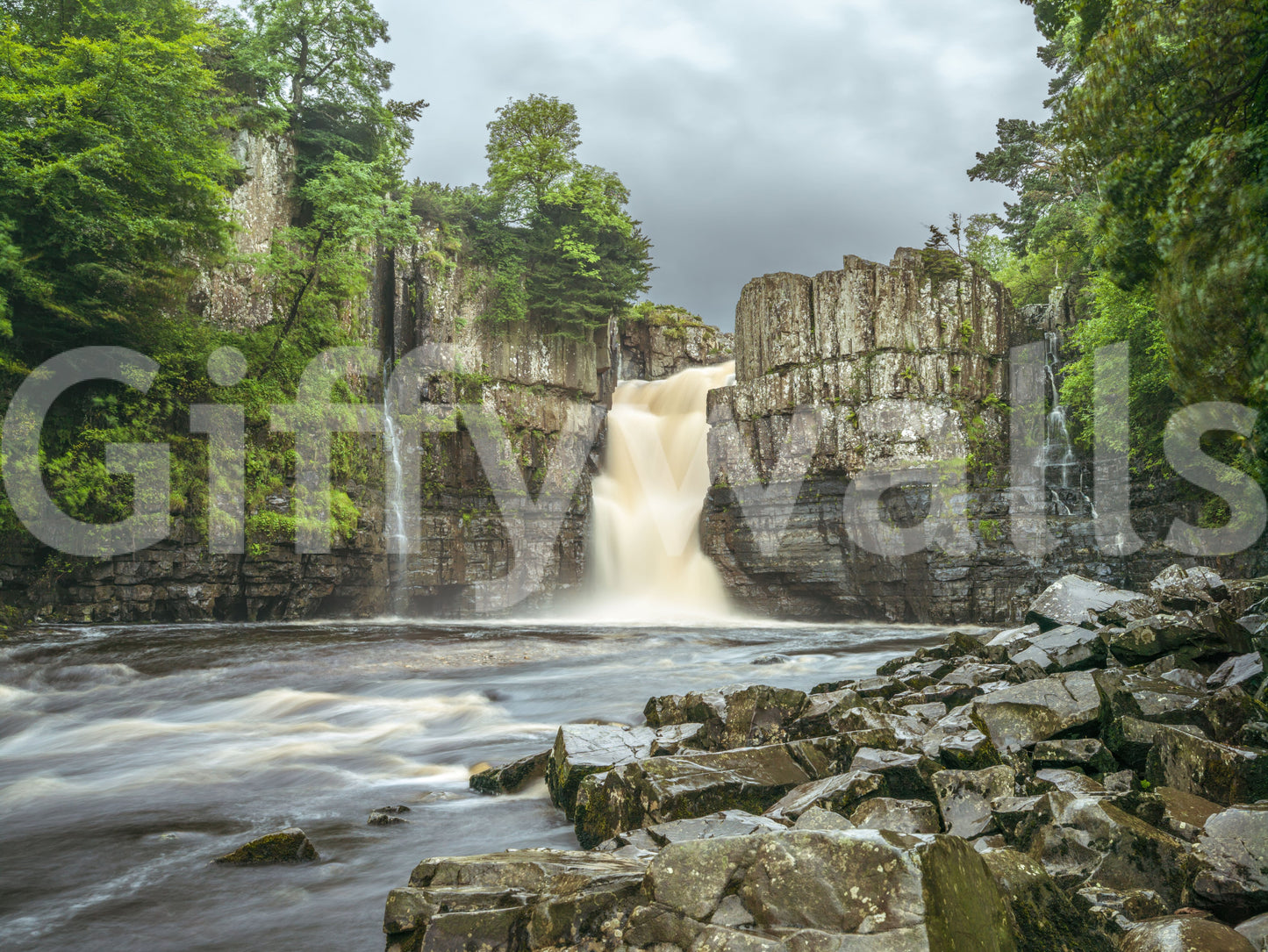 Emerald Falls -seesteinen seinämaalaus