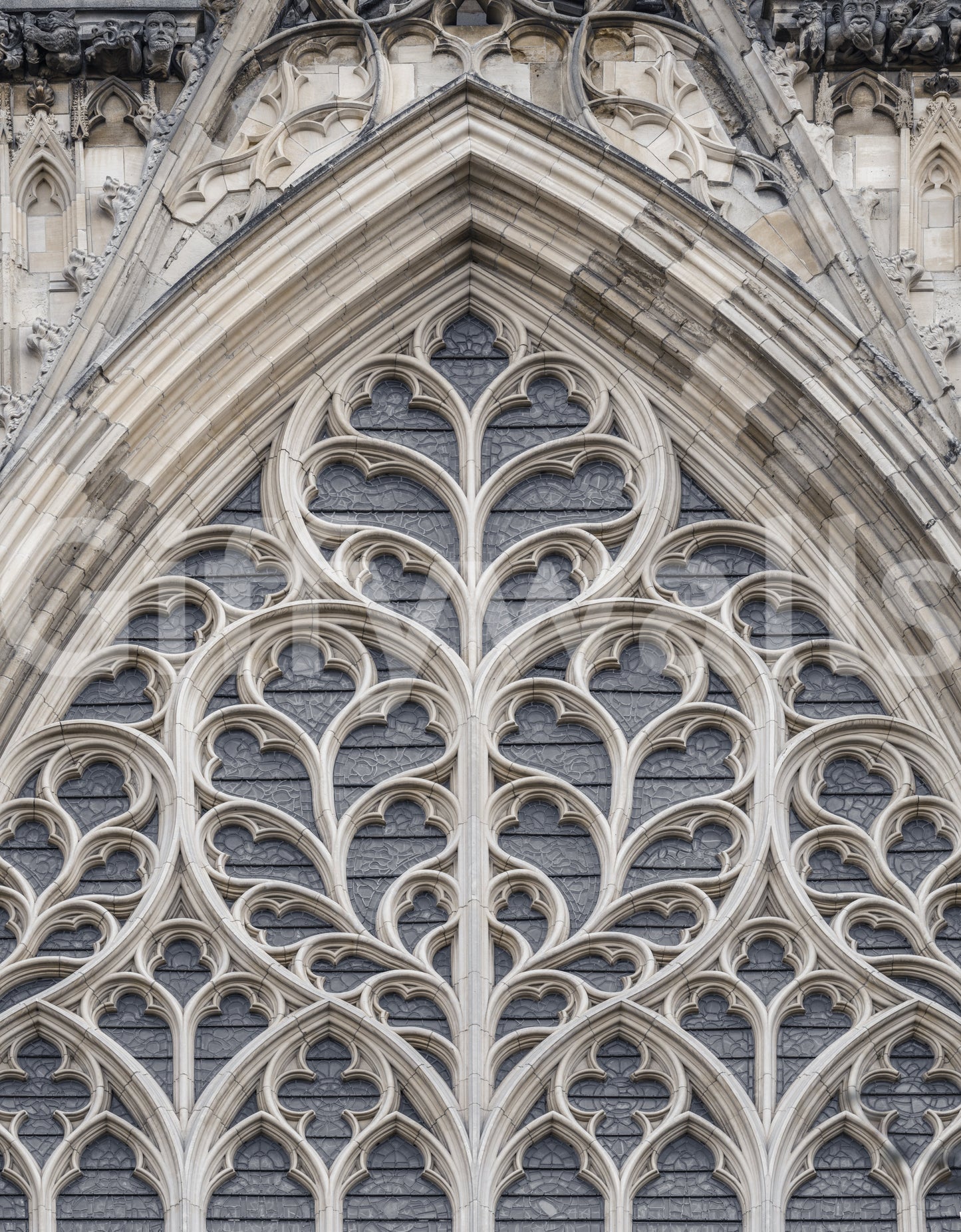 Gotische Pracht Fenster-Wandbild