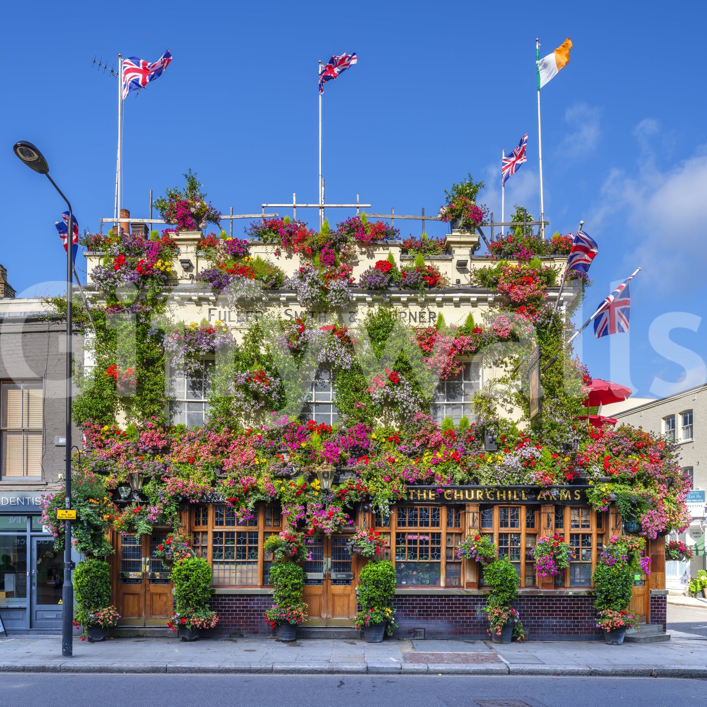 London blomsterpub udvendig vægmaleri
