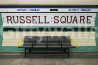Veggmaleri med London Underground Heritage T-banestasjonsskilt
