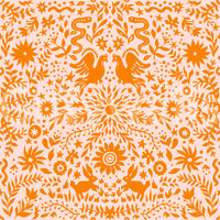 Orangefarbene, verspielte Tapete mit Waldtier-Muster