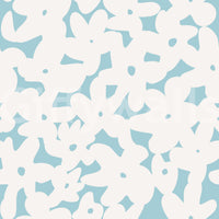 Tapete mit zartblauen floralen Silhouetten