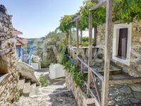 Murale da parete “Rifugio rustico sulle colline con pergola”