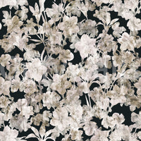 Rustikt tapet med kunstneriske silhuetter af blomster