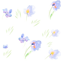 Tapete mit zarten aquarellierten blauen Blütenblättern