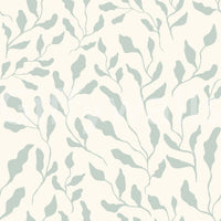 Papel de parede com padrão repetido de folhas em creme e verde-sálvia