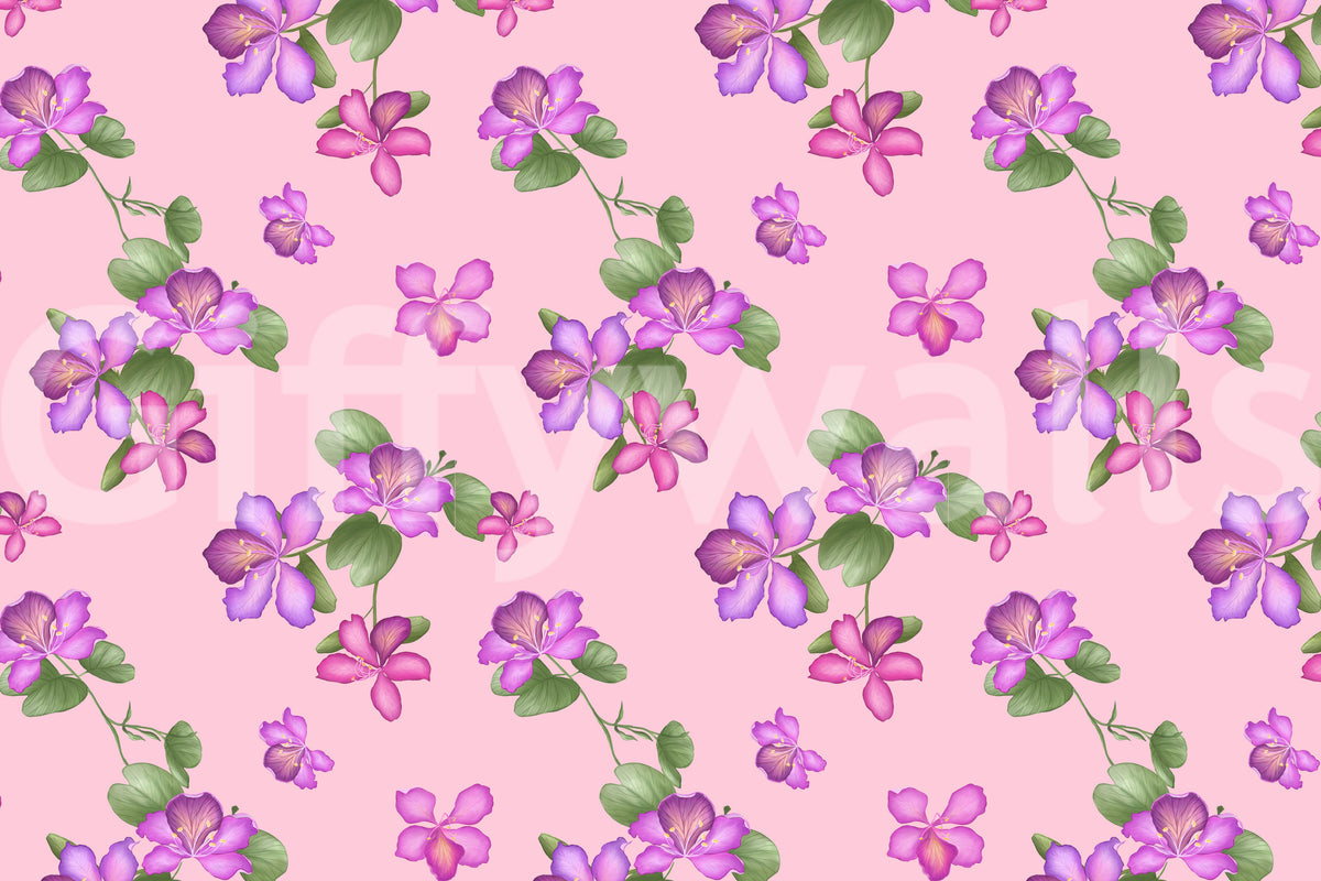 Tapete mit zartem Blumenmuster und Blüten